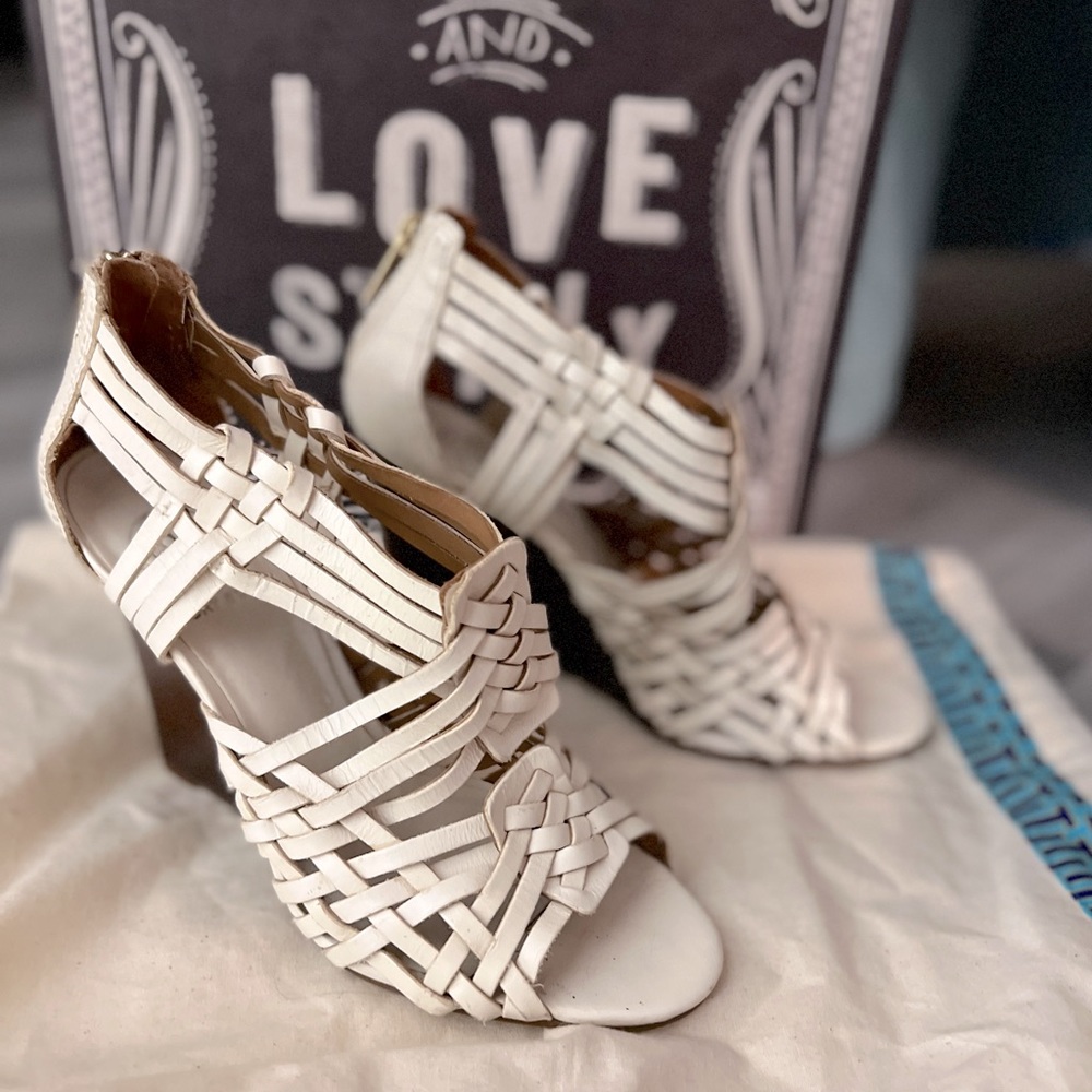 Tory Burch Tevray woven leather wedge sandals in a slightly off-white. Size 7.5M